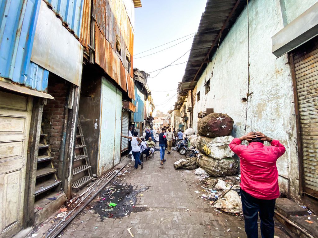 印度孟買自由行 達拉維dharavi 貧民窟步行導覽一睹全亞洲最大的貧民窟走訪寶萊塢人氣電影 貧民百萬富翁 的場景 三八旅客