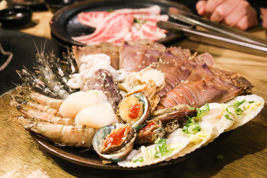 【台北】東區吃到飽餐廳推薦「燒肉-殿」超值海鮮、肉品、甜點都任你挑！小資族、大學生最愛的燒肉餐廳（附菜單）