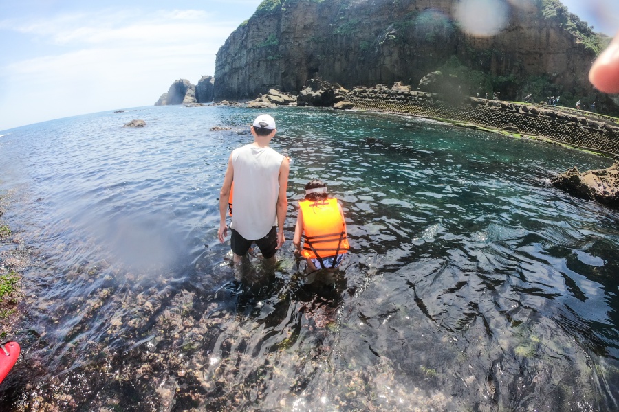 【新北】2021最新象鼻岩水旅遊SUP體驗：報名優惠碼、價格、推薦時段、浮潛跳水，一次告訴你物超所值的SUP體驗