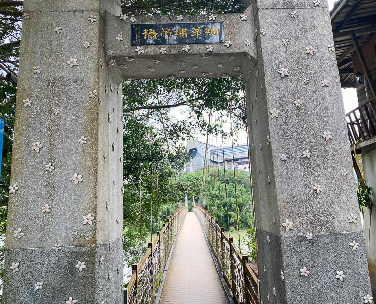 新竹山林露營推薦|峨眉靜月居:入住日式時光小屋、起營火、上百款桌遊遊戲任你選,度過恬靜的露營時光