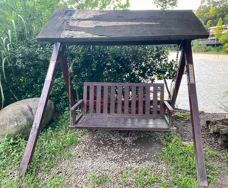 新竹山林露營推薦|峨眉靜月居:入住日式時光小屋、起營火、上百款桌遊遊戲任你選,度過恬靜的露營時光