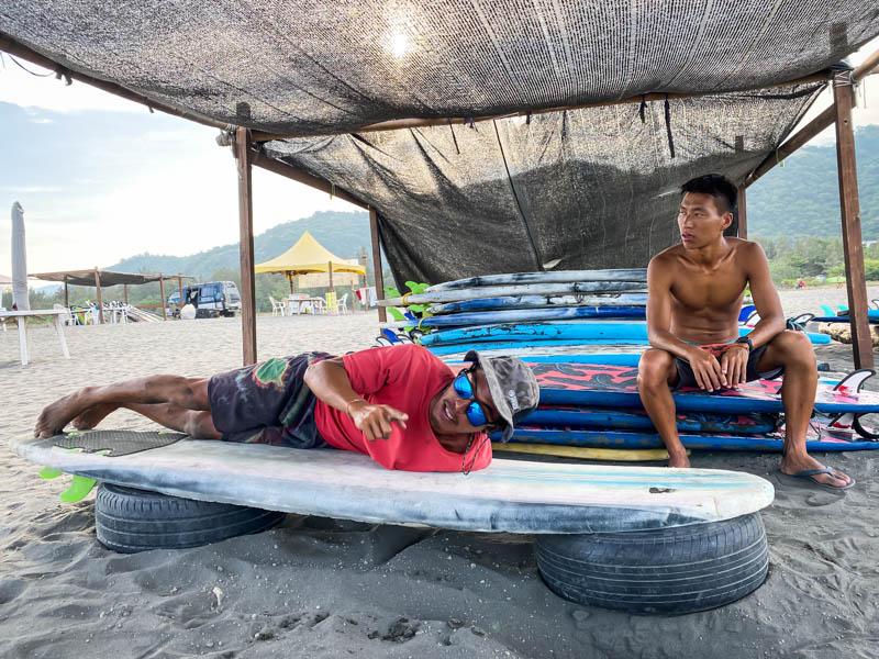宜蘭|烏石港衝浪推薦|海盜衝浪Pirate Surf:如何報名、費用、玩法心得全攻略