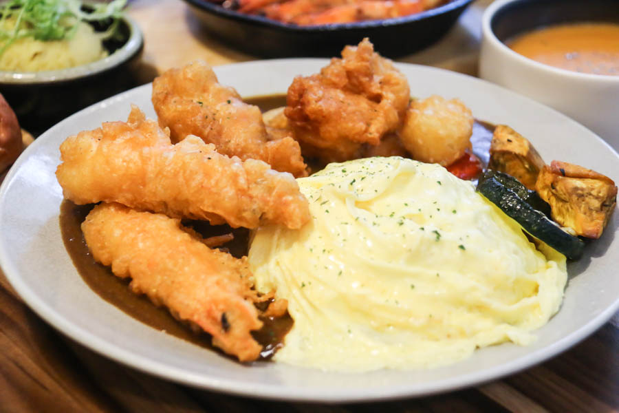 台北|信義區美食鳥作洋食|一次品嚐超澎湃的日式與西式料理,推薦咖哩飯、義大利麵(附菜單)