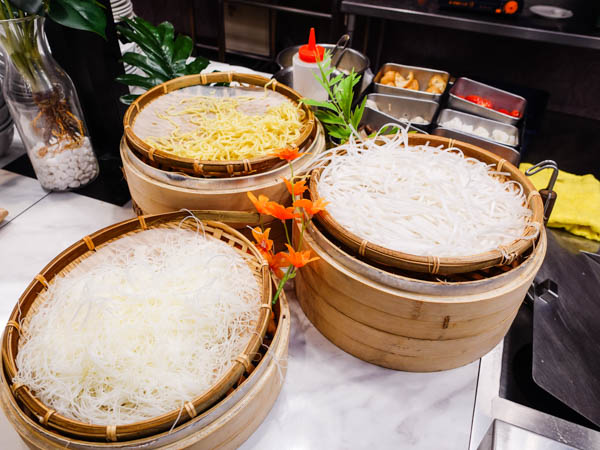 新莊吃到飽推薦｜峇里斯莊園｜南洋海鮮百匯，近100道料理任你吃