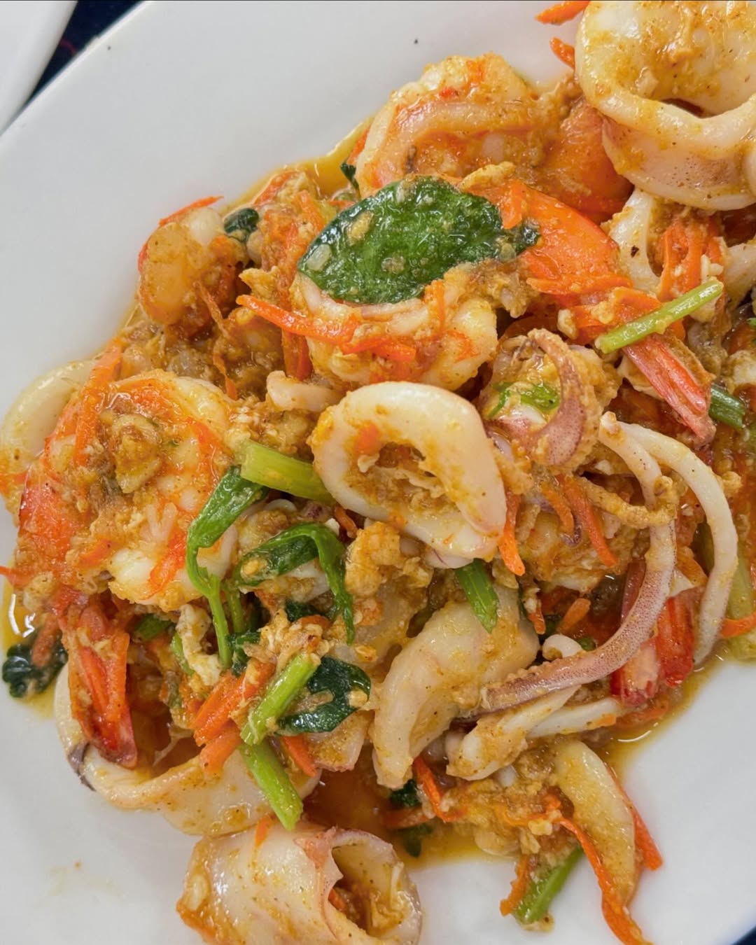 泰國TOP15芭達雅必吃美食推薦|在地的餐廳小吃、海景咖啡廳、特色酒吧一次收錄!