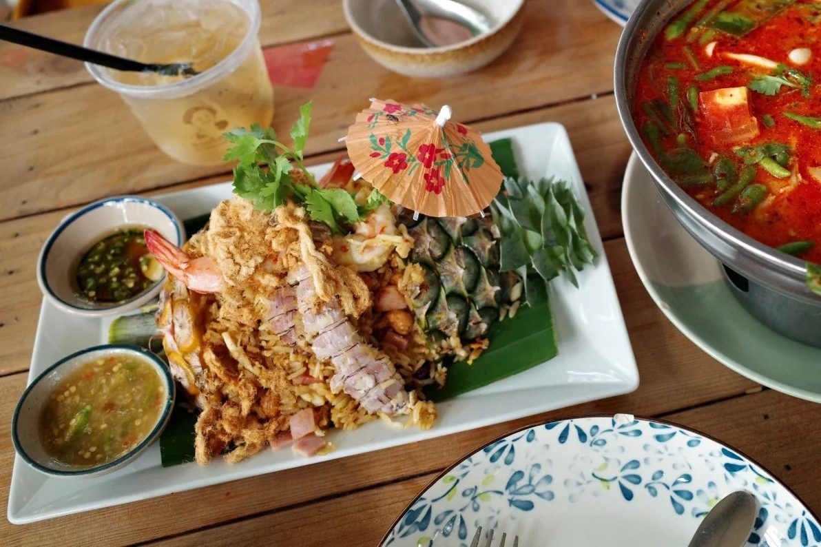 泰國TOP15芭達雅必吃美食推薦|在地的餐廳小吃、海景咖啡廳、特色酒吧一次收錄!