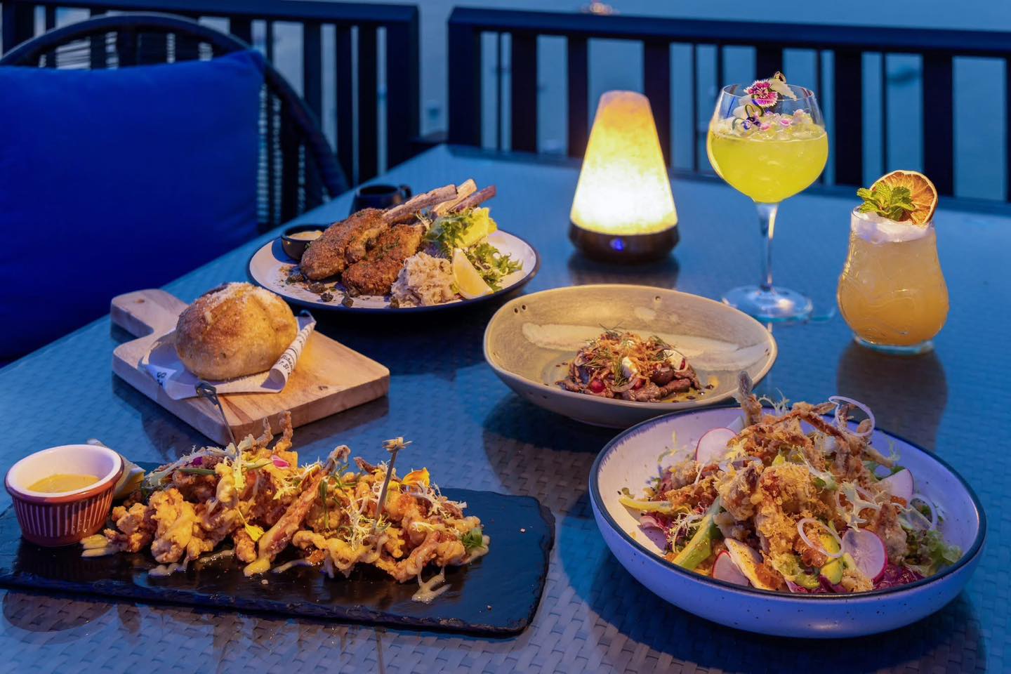 泰國TOP15芭達雅必吃美食推薦|在地的餐廳小吃、海景咖啡廳、特色酒吧一次收錄!